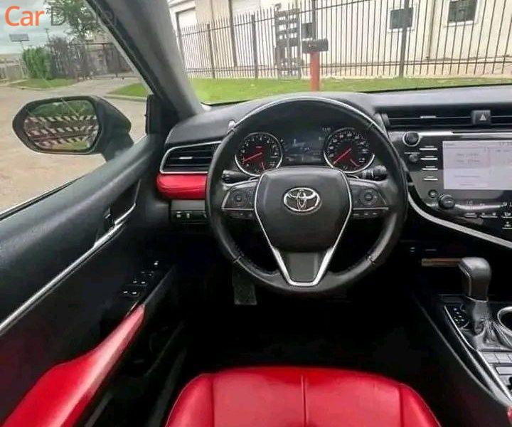 Toyota Camry  '2019